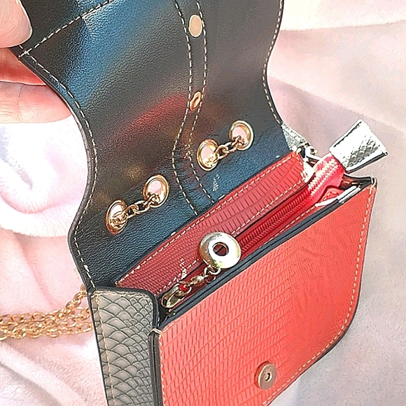 NWOT Gorgeous Ecosse Leather Crossbody bag - Picture 5 of 8